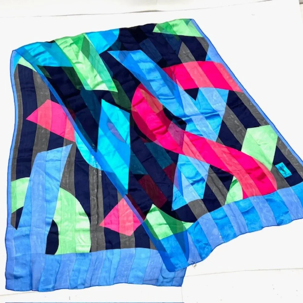 Vgt  Yves Saint Laurent 100% Silk Chiffon/Satin scarf 68x23 Black Red Green(33)